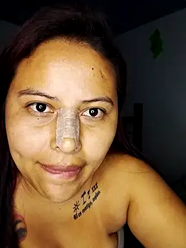 Snapshot of yelezia chatting on 11, 10, 2025 yelezia online show from 11, 10, 2025