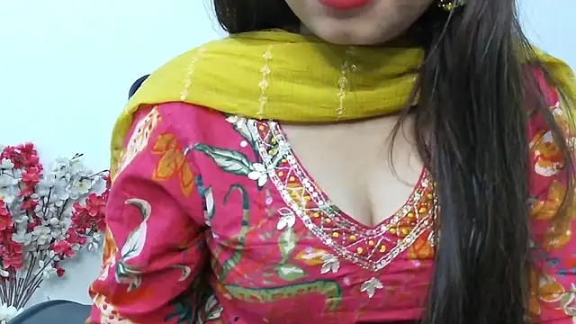 Snapshot of ruby100 chatting on 14, 11, 2025 ruby100 online show from 14, 11, 2025