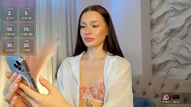 Snapshot of Aria_Mila chatting on 3, 11, 2025 Aria Mila online show from 3, 11, 2025