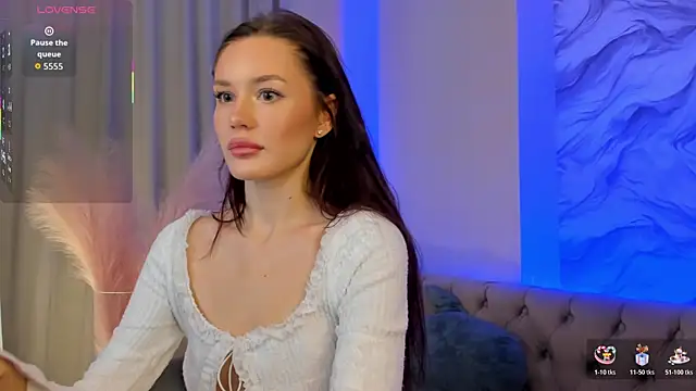 Snapshot of Aria_Mila chatting on 10, 11, 2025 Aria Mila online show from 10, 11, 2025