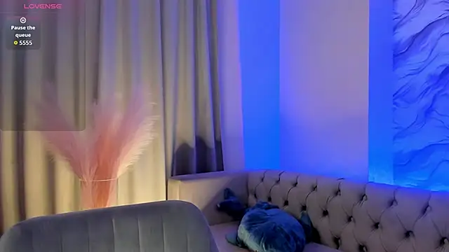 Snapshot of Aria_Mila chatting on 23, 11, 2025 Aria Mila online show from 23, 11, 2025