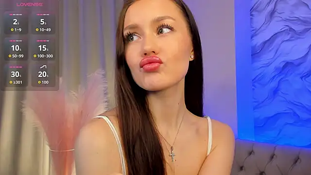 Snapshot of Aria_Mila chatting on 28, 11, 2025 Aria Mila online show from 28, 11, 2025