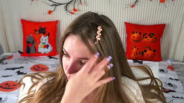 Snapshot of KarriBrownd chatting on 1, 11, 2025 KarriBrownd online show from 1, 11, 2025