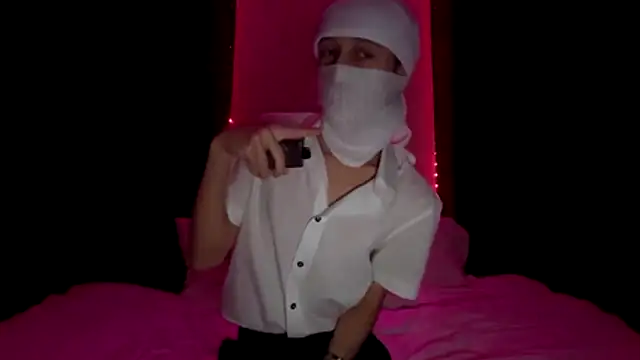 Snapshot of holydirt_luxeno1 chatting on 18, 12, 2025 holydirt luxeno1 online show from 18, 12, 2025