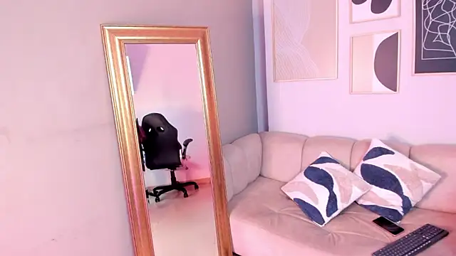 Snapshot of marie_bass chatting on 18, 3, 2026 marie bass online show from 18, 3, 2026