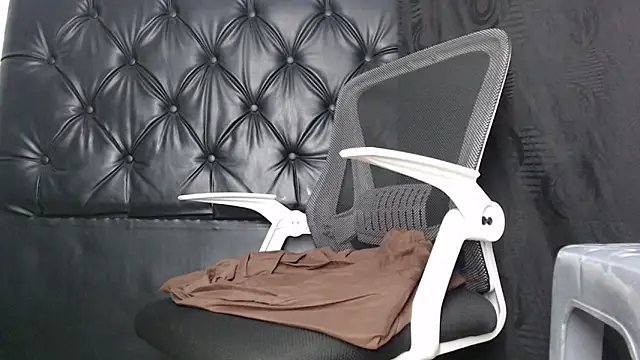 Snapshot of Black_penis25 chatting on 13, 11, 2025 Black penis25 online show from 13, 11, 2025