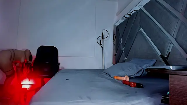 LucianaWild online show from 5, 10, 2025