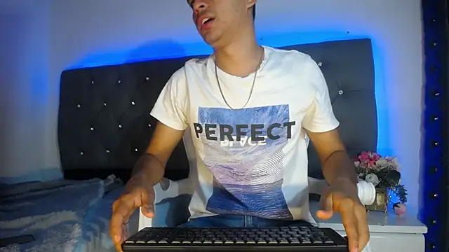 Charlie Cock  online show from 5, 11, 2025