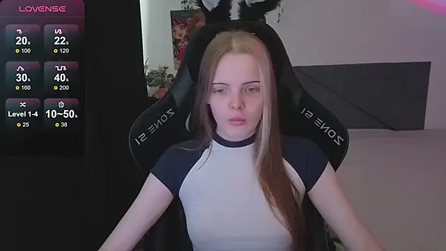 Snapshot of Luna_Navy chatting on 5, 11, 2025 Luna Navy online show from 5, 11, 2025