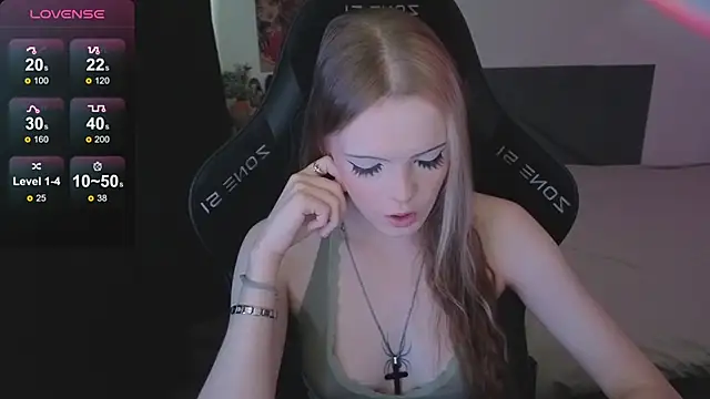 Snapshot of Luna_Navy chatting on 6, 11, 2025 Luna Navy online show from 6, 11, 2025