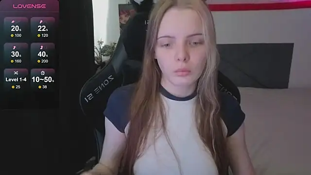 Snapshot of Luna_Navy chatting on 11, 11, 2025 Luna Navy online show from 11, 11, 2025