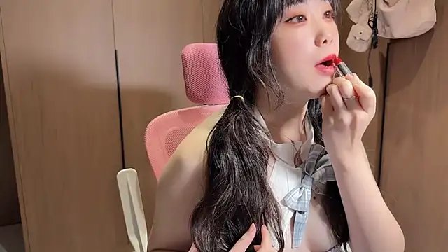 Snapshot of Lilium-520 chatting on 23, 11, 2025 Lilium-520 online show from 23, 11, 2025