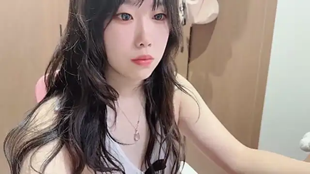 Snapshot of Lilium-520 chatting on 4, 12, 2025 Lilium-520 online show from 4, 12, 2025