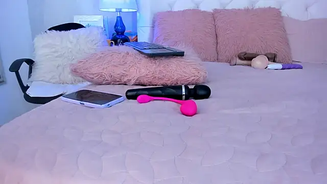 Yara Bliss  online show from 17, 11, 2025