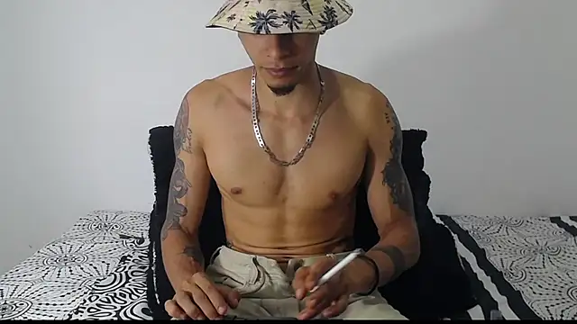 Snapshot of Daniel_laverde chatting on 6, 11, 2025 Daniel laverde online show from 6, 11, 2025