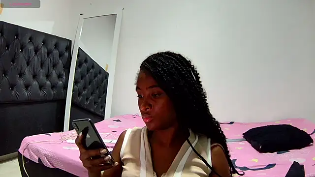 Snapshot of shantall_ebony1 chatting on 14, 11, 2025 shantall ebony1 online show from 14, 11, 2025