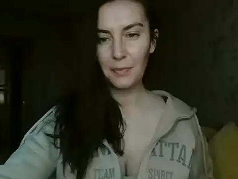 Snapshot of KatalinaQE chatting on 15, 10, 2025 KatalinaQE online show from 15, 10, 2025