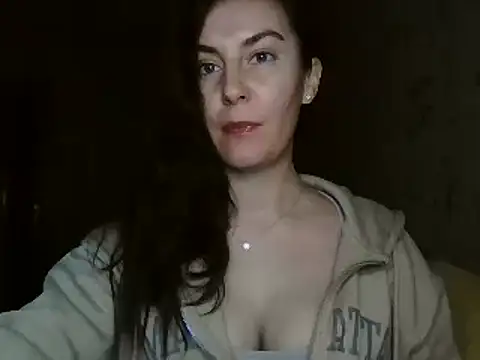 Snapshot of KatalinaQE chatting on 27, 10, 2025 KatalinaQE online show from 27, 10, 2025