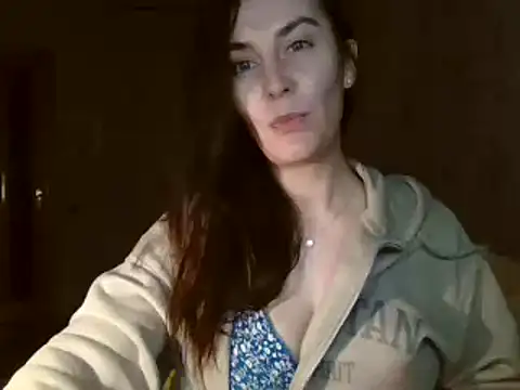 Snapshot of KatalinaQE chatting on 3, 11, 2025 KatalinaQE online show from 3, 11, 2025