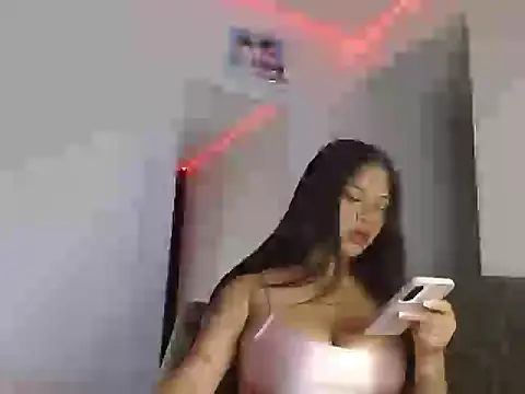 Snapshot of reina_reina chatting on 26, 10, 2025 reina reina online show from 26, 10, 2025