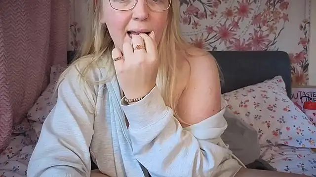 Snapshot of Daisyxoxo_ chatting on 16, 11, 2025 Daisyxoxo online show from 16, 11, 2025