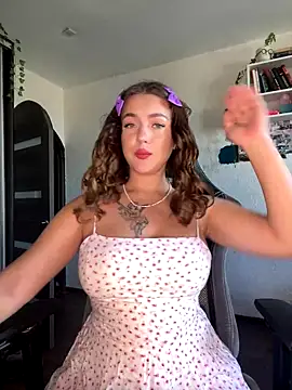 Snapshot of MikssMolly chatting on 14, 10, 2025 MikssMolly online show from 14, 10, 2025