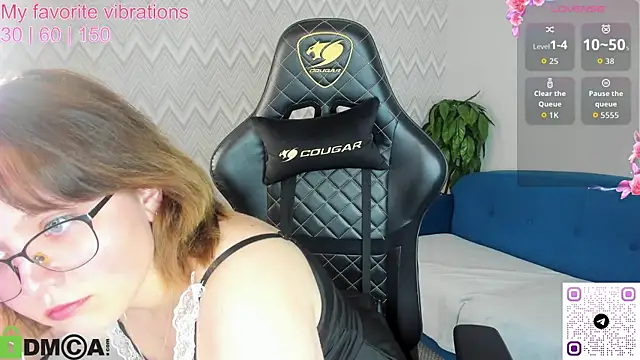 Nina Lunaa online show from 28, 9, 2025