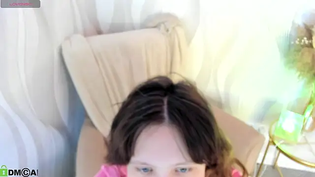 Nina Lunaa online show from 3, 10, 2025