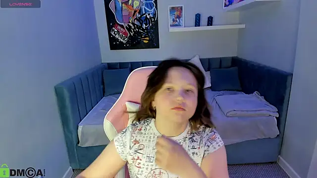 Nina Lunaa online show from 4, 10, 2025