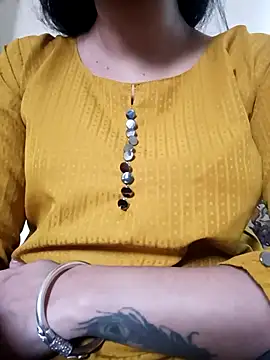 Snapshot of lovelysona11 chatting on 1, 12, 2025 lovelysona11 online show from 1, 12, 2025