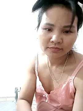 Snapshot of Heulwen-22 chatting on 1, 10, 2025 Heulwen-22 online show from 1, 10, 2025