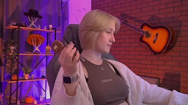 Snapshot of CinBellamy chatting on 15, 3, 2026 CinBellamy online show from 15, 3, 2026