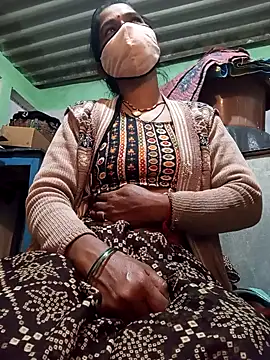 MISS LOVE 001 online show from 18, 12, 2025