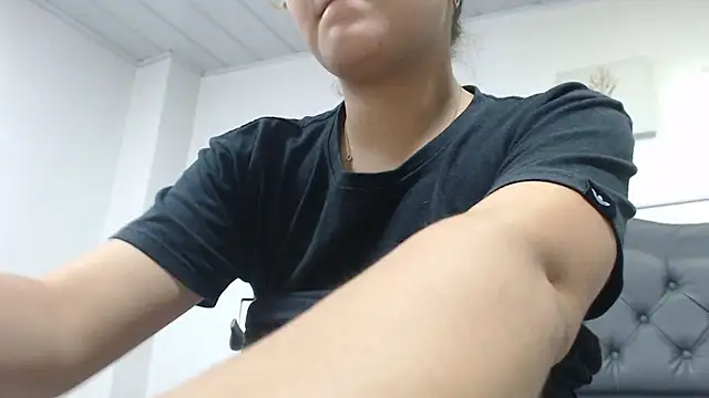 Giia Monroe online show from 5, 1, 2026