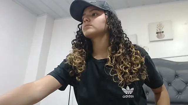 Giia Monroe online show from 4, 2, 2026