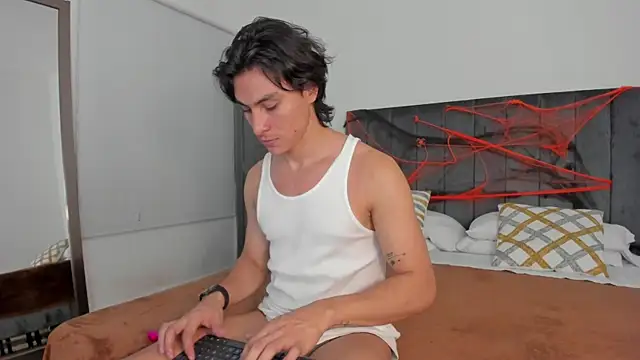 Snapshot of AlexanderHall chatting on 28, 10, 2025 AlexanderHall online show from 28, 10, 2025