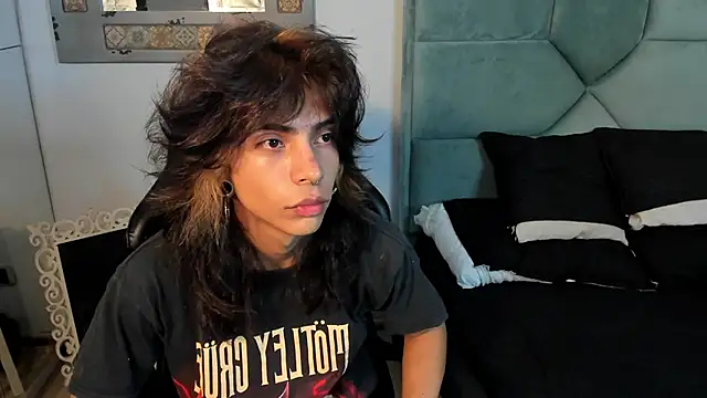 Dereck Manson online show from 2, 11, 2025