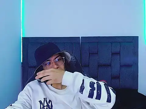 dirty model online show from 19, 10, 2025