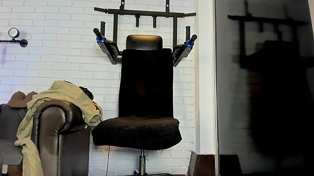 ItaloMoore online show from 9, 10, 2025