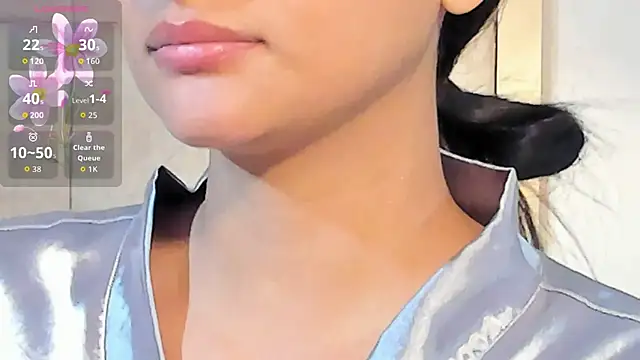 Snapshot of VioletHilton chatting on 28, 10, 2025 VioletHilton online show from 28, 10, 2025