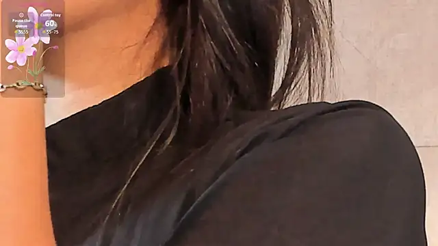 Snapshot of VioletHilton chatting on 20, 11, 2025 VioletHilton online show from 20, 11, 2025