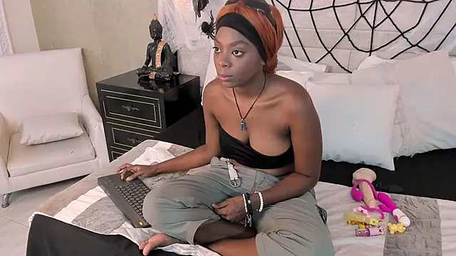 OliviaGarciaa online show from 12, 10, 2025