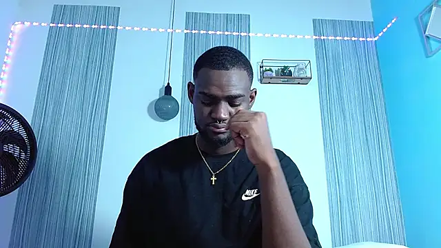 Snapshot of eebony_stallion chatting on 29, 10, 2025 eebony stallion online show from 29, 10, 2025