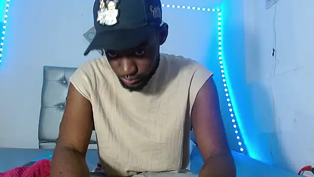 Snapshot of eebony_stallion chatting on 17, 11, 2025 eebony stallion online show from 17, 11, 2025