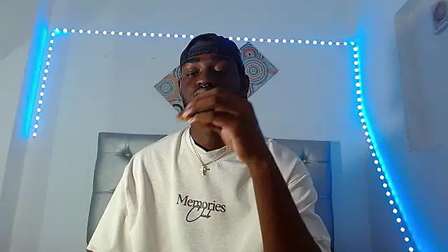 Snapshot of eebony_stallion chatting on 21, 11, 2025 eebony stallion online show from 21, 11, 2025