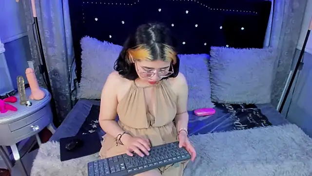 dafnelee online show from 10, 9, 2025