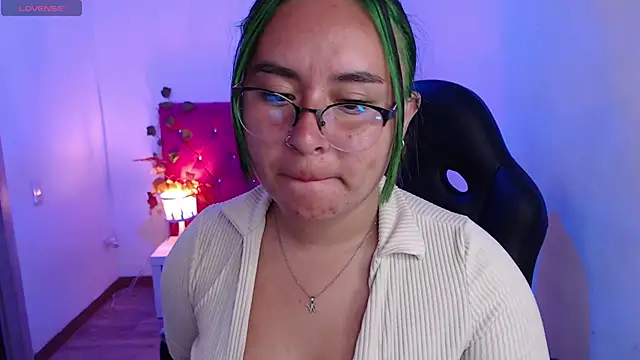 Snapshot of SashaGrey__ chatting on 3, 10, 2025 SashaGrey online show from 3, 10, 2025