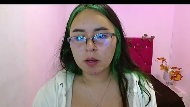 Snapshot of SashaGrey__ chatting on 14, 10, 2025 SashaGrey online show from 14, 10, 2025