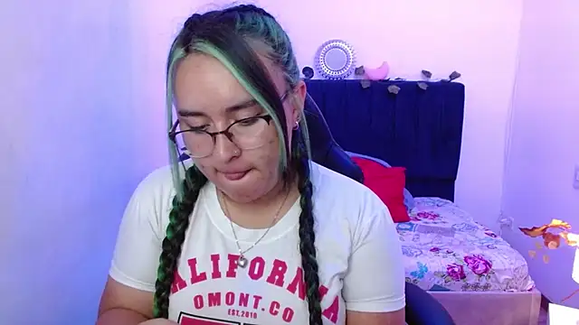 Snapshot of SashaGrey__ chatting on 31, 10, 2025 SashaGrey online show from 31, 10, 2025