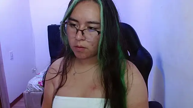 Snapshot of SashaGrey__ chatting on 5, 11, 2025 SashaGrey online show from 5, 11, 2025